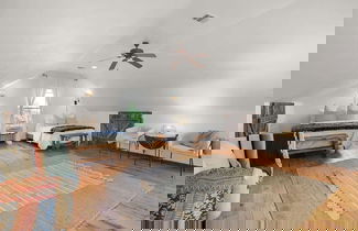Foto 3 - Luxury Home With Fire Pit & Hill Country Views