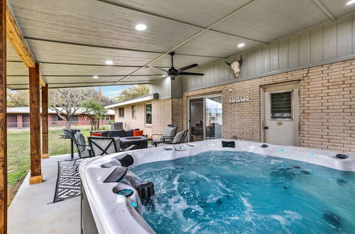 Photo 1 - Charming Oasis Hot Tub & Fire Pit - 1mi to Dwntn