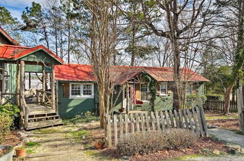 Foto 10 - Charming Waterfront Ridgeway Cabin w/ Dock