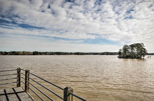 Photo 32 - Charming Waterfront Ridgeway Cabin w/ Dock