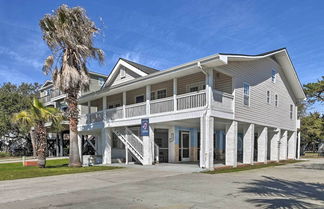 Photo 1 - Murrells Inlet Upstairs Unit: 1 Block to Beach