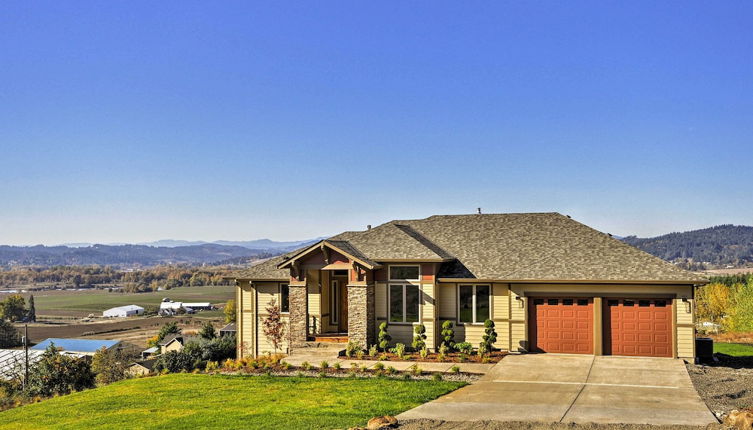 Foto 1 - Chic Willamette Valley Home w/ Deck & Vineyard