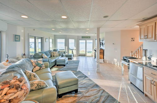 Photo 3 - Luxurious Oceanfront Flanders Bay Home w/ Kayaks