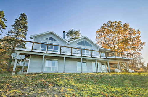 Foto 10 - Luxurious Oceanfront Flanders Bay Home w/ Kayaks