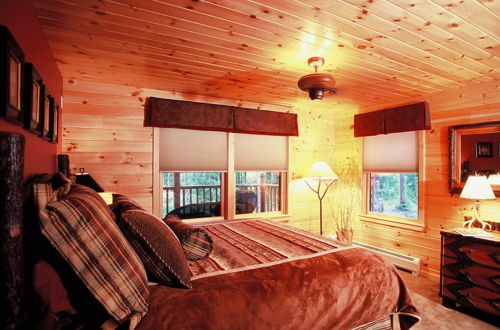 Photo 9 - Upscale Fryeburg Cabin: Hot Tub + Billiards Table