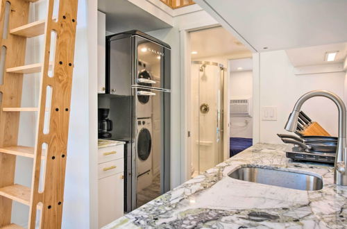 Photo 12 - Convenient Salt Lake Tiny Home With Chic Interior