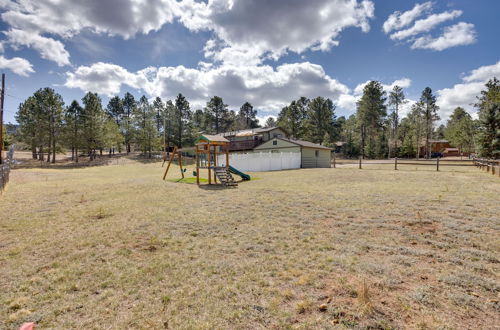 Foto 10 - Comforting Woodland Park Home w/ Fire Pit