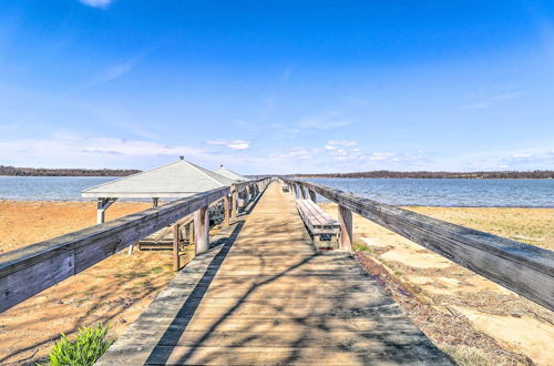 Photo 8 - Family-friendly Cottage, Walk to the Beach