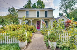 Photo 1 - 'the Porch House' Located in Historic Village