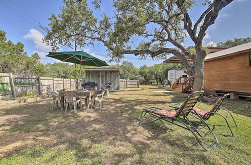 Foto 24 - Couples Cabin w/ Luxury Deck, 1 Mi to Canyon Lake