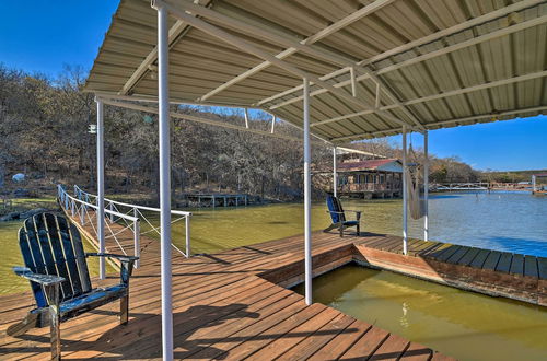 Foto 31 - Spacious Family Home on the Water + Boat Dock