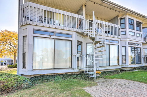 Photo 3 - Pet-friendly Oak Harbor Condo: Walk to Lake