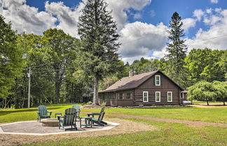 Foto 1 - Dog-friendly Park Falls Cottage w/ 5 Acres & Lake