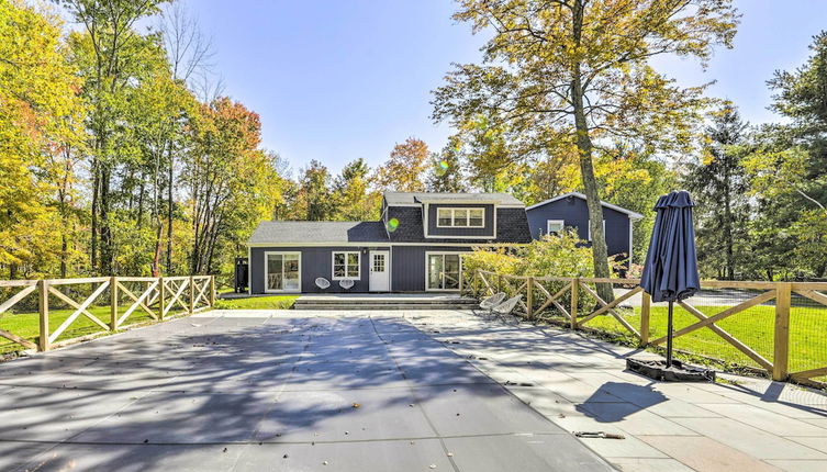 Foto 1 - Modern Escape w/ Fire Pit, Near Lake Waramaug