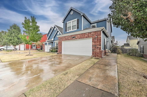 Foto 32 - Inviting Townhome w/ Hot Tub, Walk to Lake