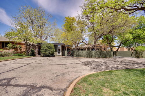 Photo 5 - Mid-century Modern Home w/ Fire Pit & Gas Grill