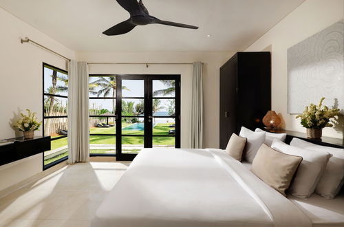 Photo 4 - Black Beach Villa