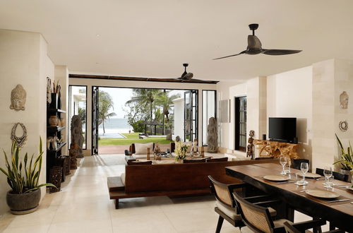 Photo 16 - Black Beach Villa