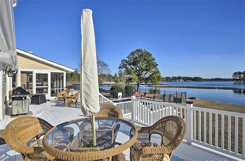 Foto 28 - Carolina Lakes Family Home w/ Pool, Kayaks & Dock