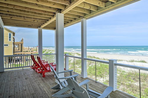 Foto 26 - Beachfront Oasis: ~ 2 Large Decks, BBQ & Views