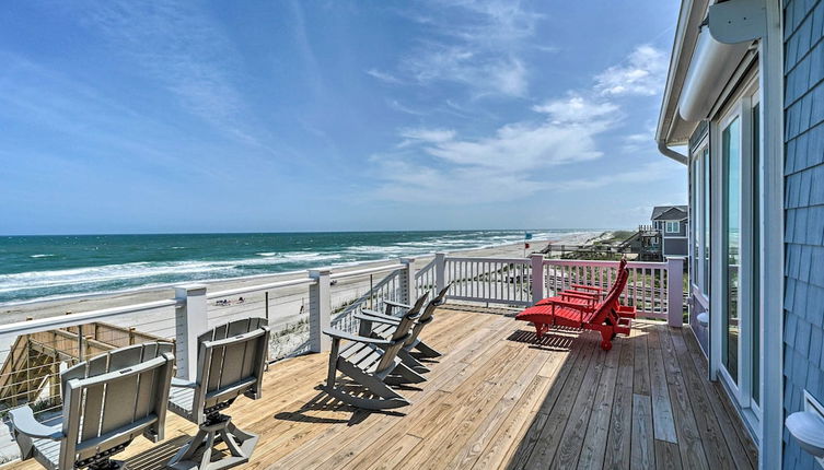 Foto 1 - Beachfront Oasis: ~ 2 Large Decks, BBQ & Views