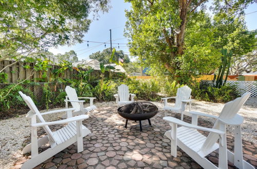 Photo 4 - Dreamy Palm Harbor Cottage, Steps to Crystal Beach