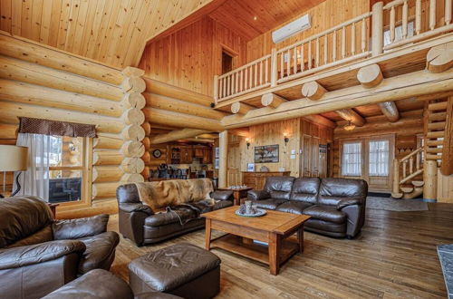 Photo 12 - Executive Plus 89 - Luxurious log Home With Private hot tub Pool Sauna and Close to Activities