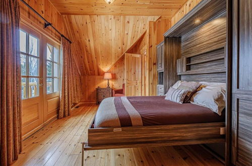 Photo 17 - Executive Plus 89 - Luxurious log Home With Private hot tub Pool Sauna and Close to Activities