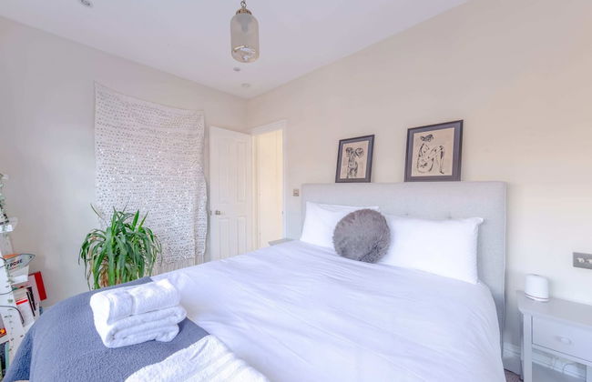 Airy & Modern 1BD Flat in Maida Vale - Photo 3