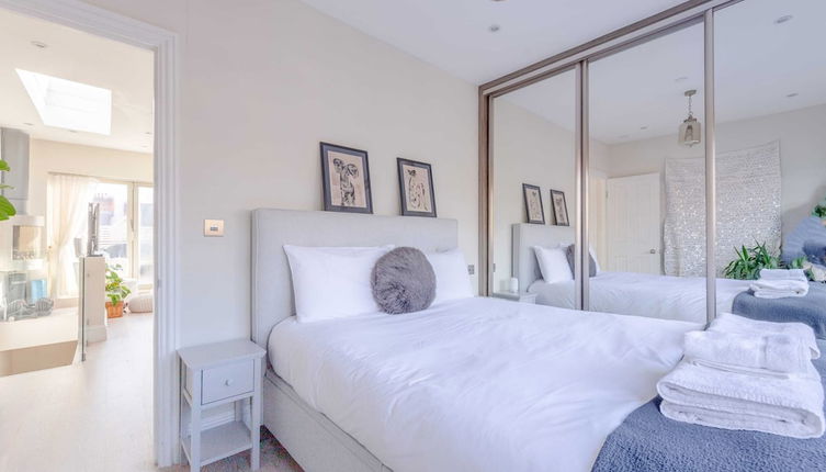 Photo 1 - Airy & Modern 1BD Flat in Maida Vale