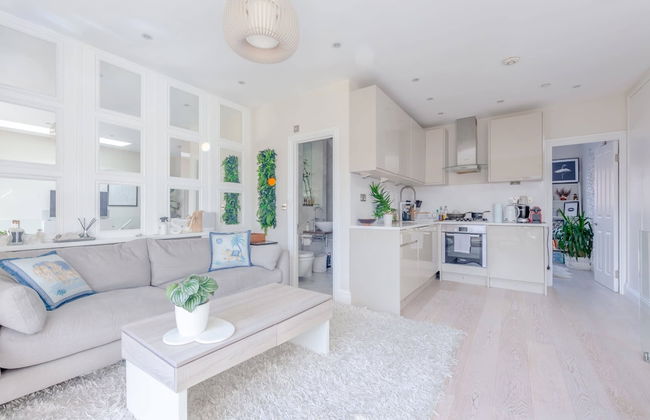 Airy & Modern 1BD Flat in Maida Vale - Photo 9