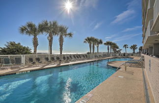 Foto 1 - Myrtle Beach Seaside Escape w/ Beach + Pool Access