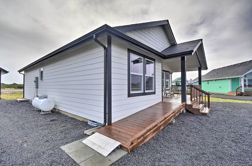 Foto 13 - Modern Ocean Shores Home w/ Fire Pit