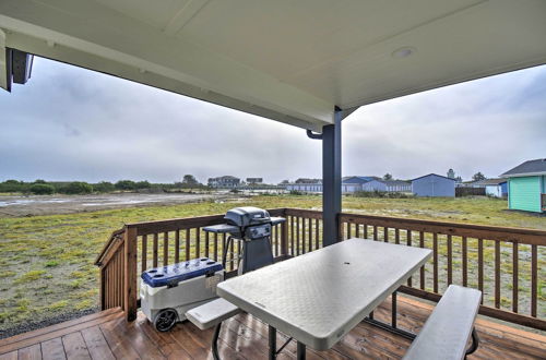 Photo 18 - Modern Ocean Shores Home w/ Fire Pit