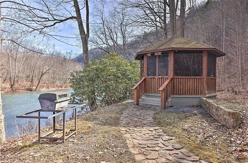 Photo 3 - 'serenity on the River' Luxe Lewisburg Cabin