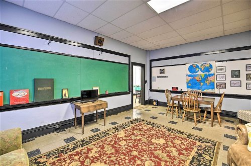 Foto 40 - Unique Suite in Refurbished WV Schoolhouse
