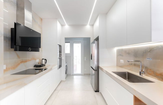 Sunny & Luxurious Penthouse with Terrace - Photo 18