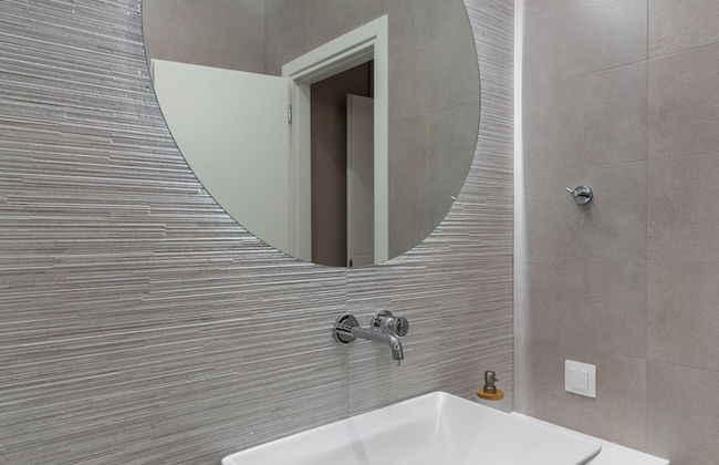 Sunny & Luxurious Penthouse with Terrace - Photo 47