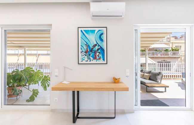Sunny & Luxurious Penthouse with Terrace - Photo 28