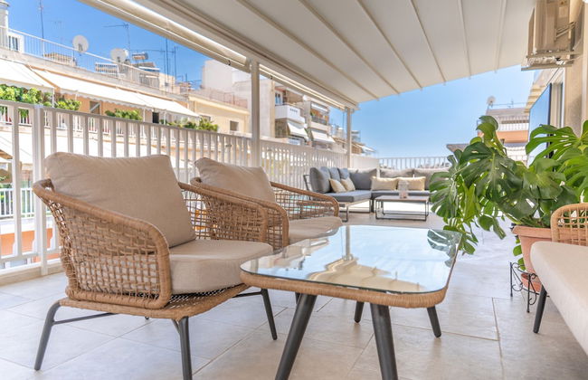 Sunny & Luxurious Penthouse with Terrace - Photo 36