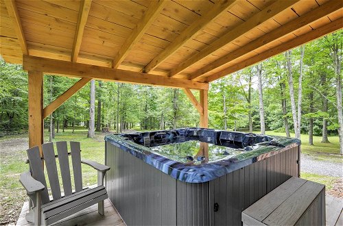 Foto 7 - Lovely Ulster Cabin w/ Hot Tub, Fire Pit & 3 Ponds