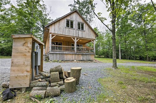 Foto 11 - Lovely Ulster Cabin w/ Hot Tub, Fire Pit & 3 Ponds