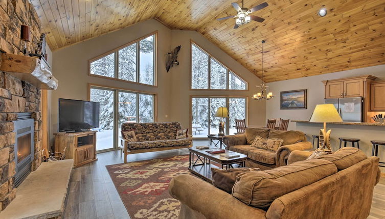 Foto 1 - Cozy Eagle River Home w/ Paddleboard & 2 Kayaks