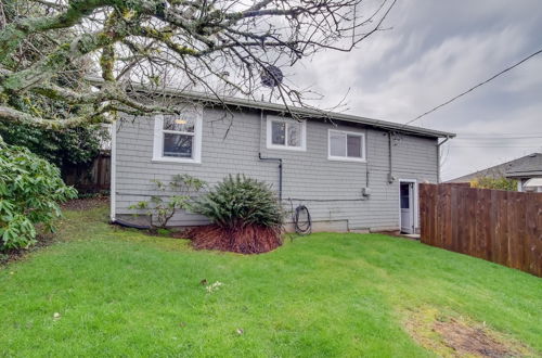 Photo 15 - Charming Gold Beach Home < 1 Mi to Rogue River