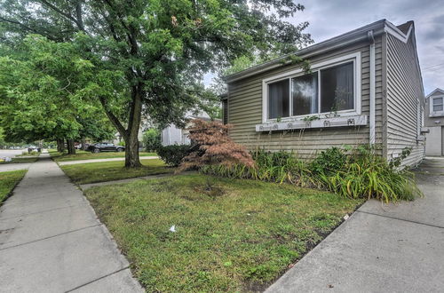 Photo 10 - Trendy Birmingham House w/ Laundry Amenities