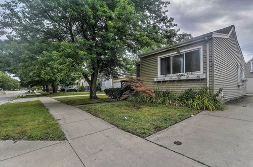 Photo 19 - Trendy Birmingham House w/ Laundry Amenities