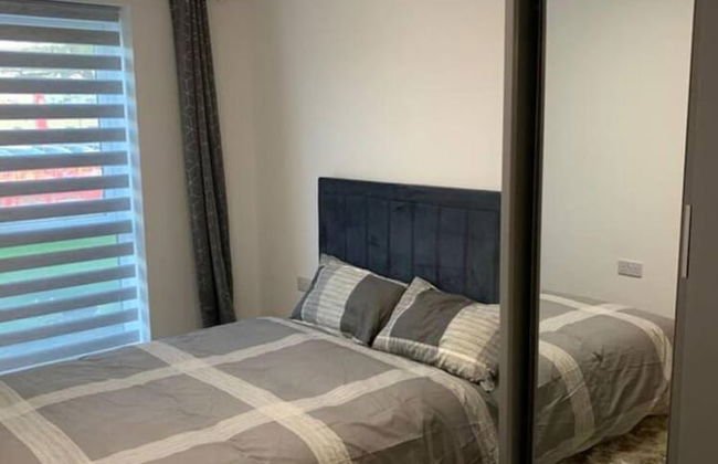 Inviting 2-bed Apartment in Grays - Photo 3