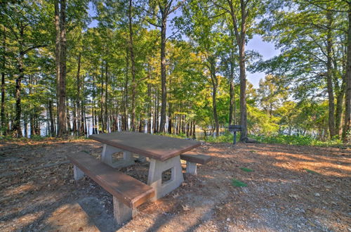 Photo 10 - Coffeeville Cabin W/deck ~7 Mi. to Grenada Lk