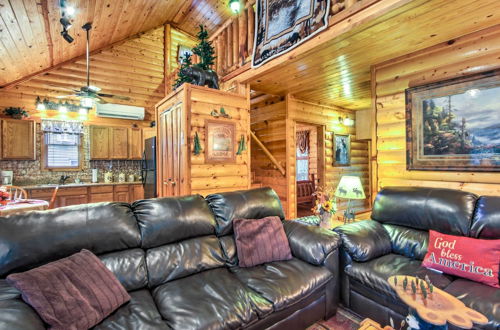 Photo 7 - Pet-friendly Cosby Log Cabin w/ Backyard & Porch