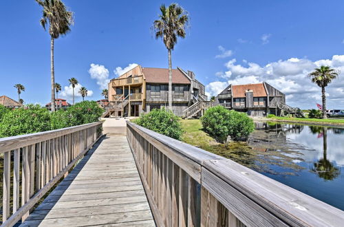 Photo 9 - Matagorda Townhome W/deck, Views, Pool Access